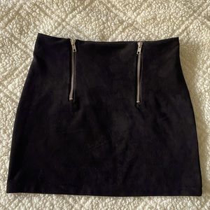 Black zipper skirt